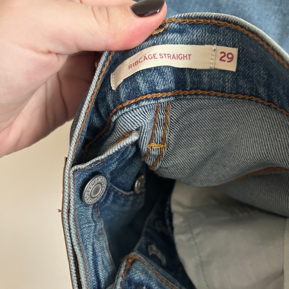Levi’s Ribcage Jeans - Picture 2 of 3